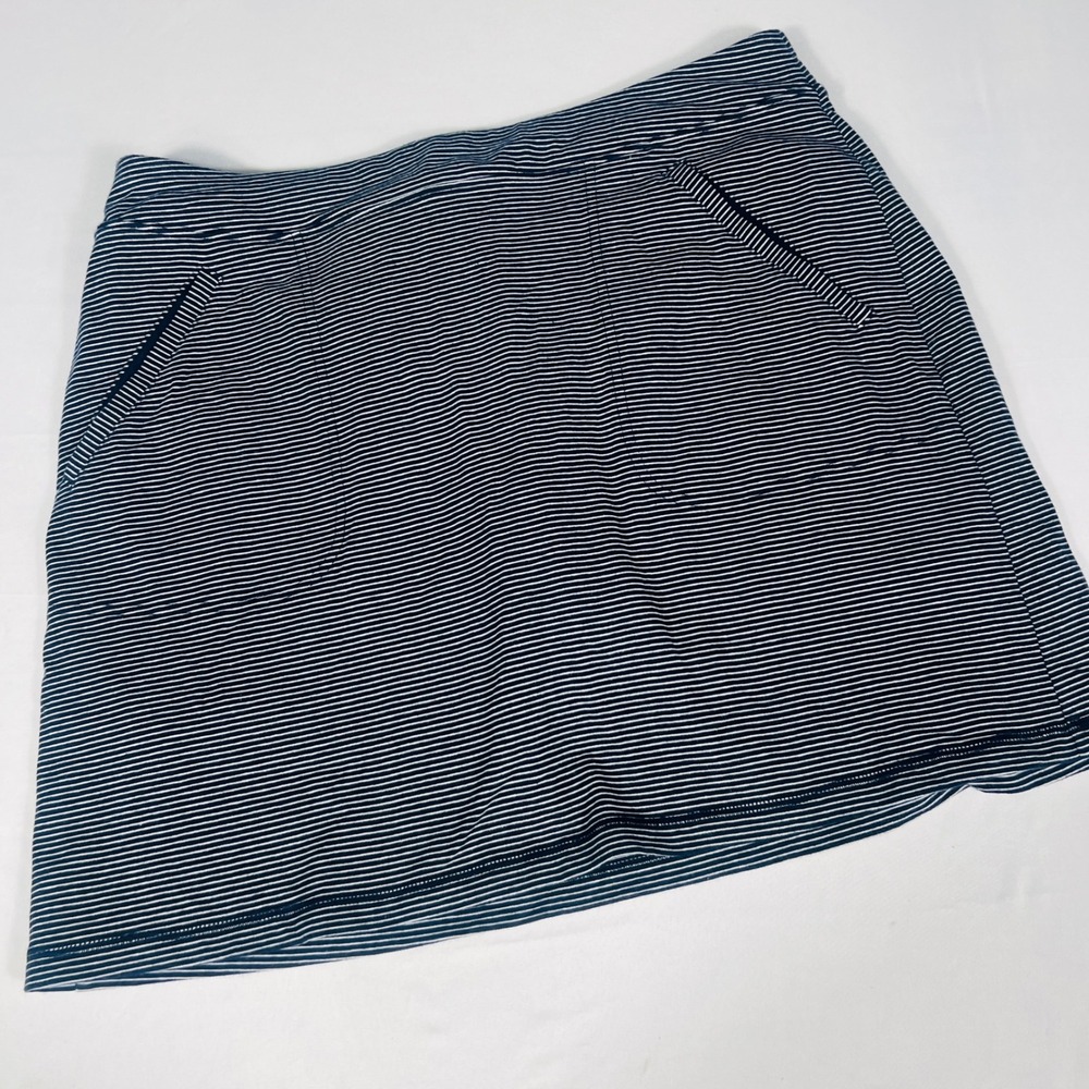 Talbots Hello Saturday Womens Medium Navy Blue White Striped Skort Activewear